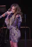 JenniferLopez_2010_06_15_FourSeasonsofHopeGala_Performance_003.jpg