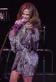 JenniferLopez_2010_06_15_FourSeasonsofHopeGala_Performance_004.jpg