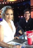 american-idol-jennifer-lopez-shows-off-famous-hair-flip-455x341.jpg