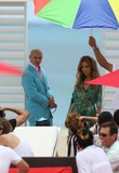 LIVEITUPJLO_281029.jpg