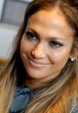 jlo_idolphotocall02A_28229.jpg