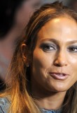 jlo_idolphotocall02A_28329.jpg