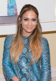 jlo_idolphotocall03A_28929.jpg