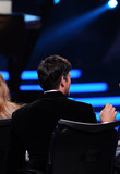 jlofinaleidol_show1_281829.jpg
