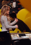 jlofinaleidol_show1_281929.jpg