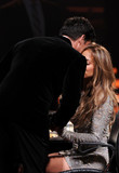 jlofinaleidol_show1_282829.jpg
