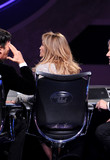 jlofinaleidol_show1_283229.jpg
