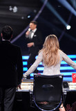 jlofinaleidol_show1_284929.jpg