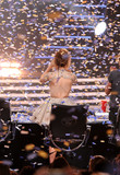 jlofinaleidol_show1_285229.jpg