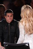 jlofinaleidol_show1_285829.jpg